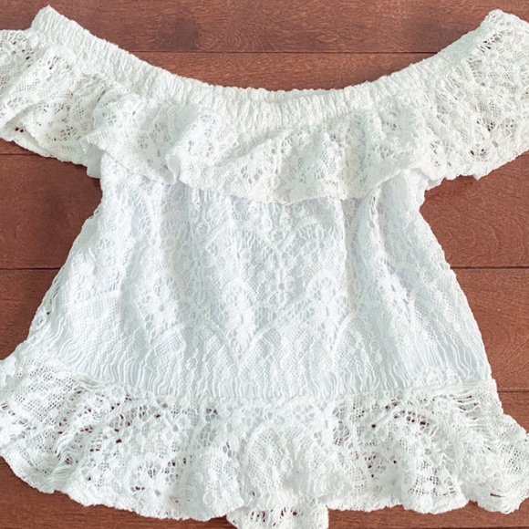 🔴SOLD🔴FashionNova Off shoulders lace white top - Picture 2 of 4
